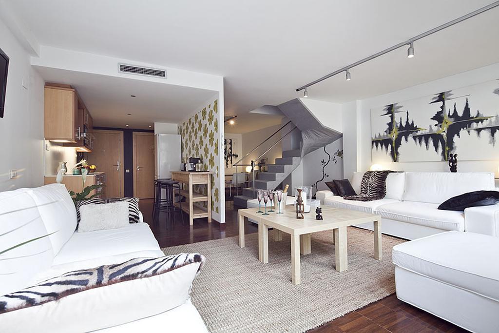 Apartment Barcelona Rentals - Private Pool And Garden Center Экстерьер фото